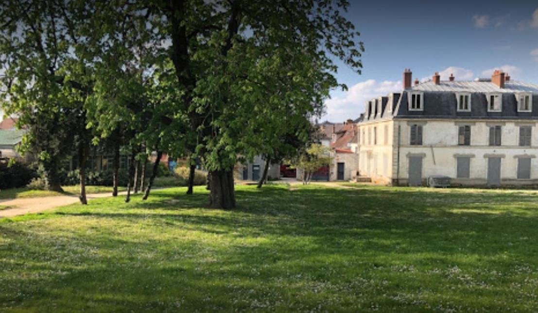 Disponible - Appartement Entier Neuf - 8Mn A Pied Rer C Paris, Parking Rue Gratuit, En Face Hopital D'Arpajon, Balcon Prive, Matelas Bultex 160X200, Ascenseur, Acces Pmr, Centre Ville A Pied Bagian luar foto