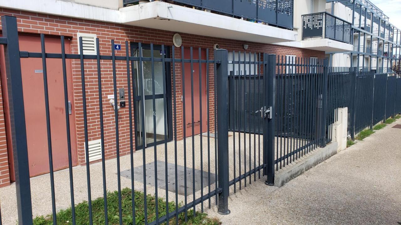Disponible - Appartement Entier Neuf - 8Mn A Pied Rer C Paris, Parking Rue Gratuit, En Face Hopital D'Arpajon, Balcon Prive, Matelas Bultex 160X200, Ascenseur, Acces Pmr, Centre Ville A Pied Bagian luar foto