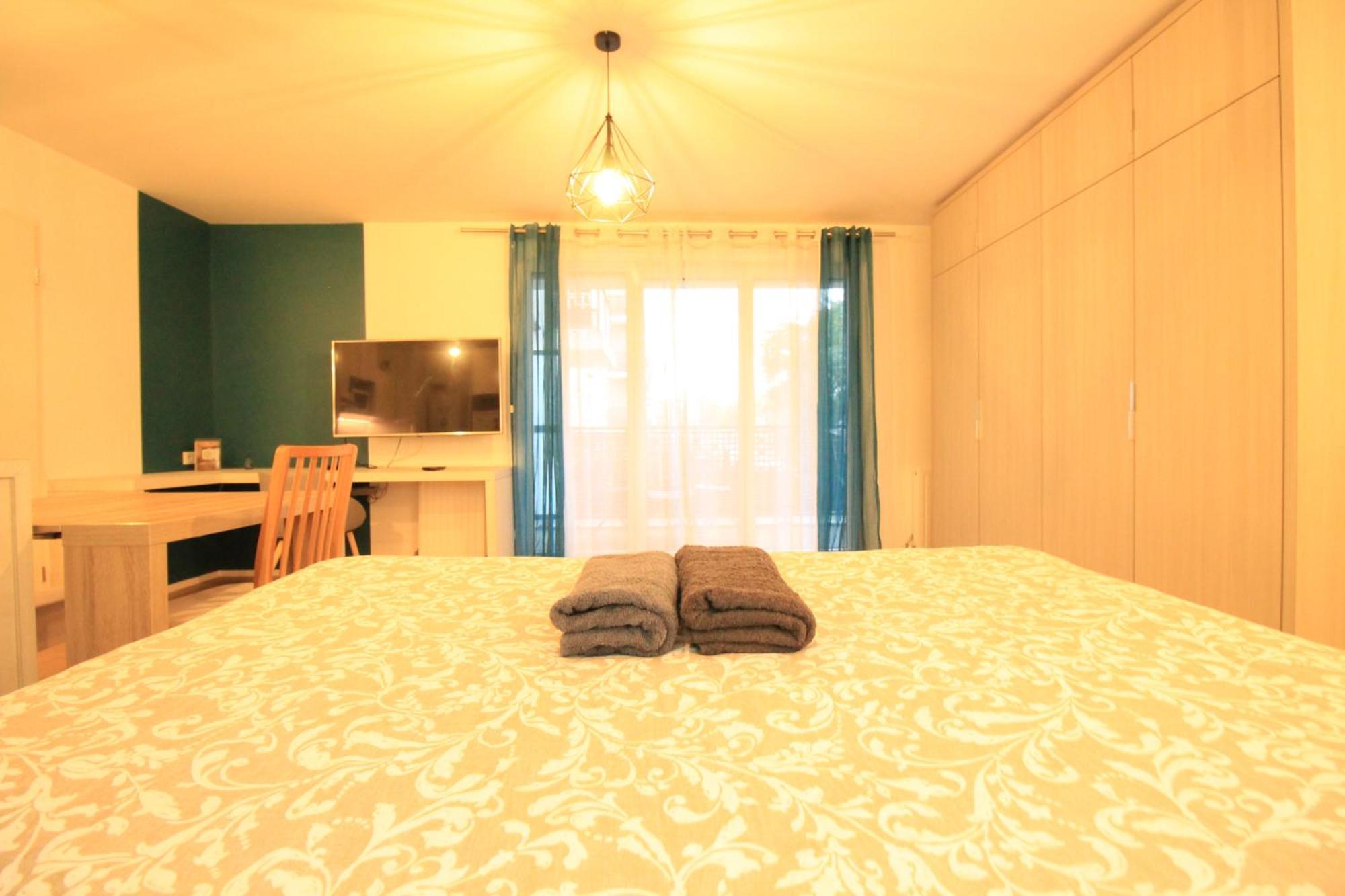 Disponible - Appartement Entier Neuf - 8Mn A Pied Rer C Paris, Parking Rue Gratuit, En Face Hopital D'Arpajon, Balcon Prive, Matelas Bultex 160X200, Ascenseur, Acces Pmr, Centre Ville A Pied Bagian luar foto