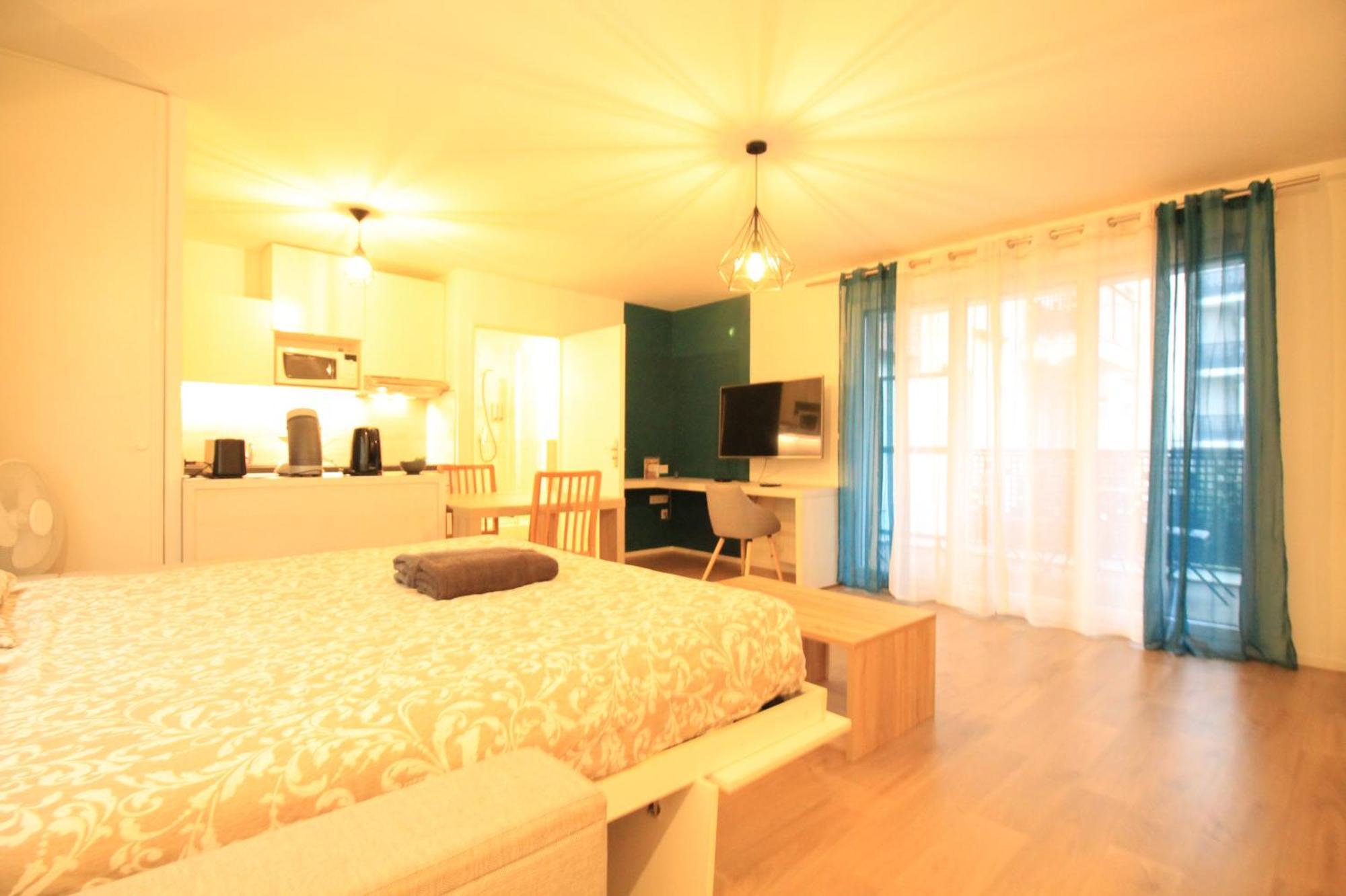Disponible - Appartement Entier Neuf - 8Mn A Pied Rer C Paris, Parking Rue Gratuit, En Face Hopital D'Arpajon, Balcon Prive, Matelas Bultex 160X200, Ascenseur, Acces Pmr, Centre Ville A Pied Bagian luar foto